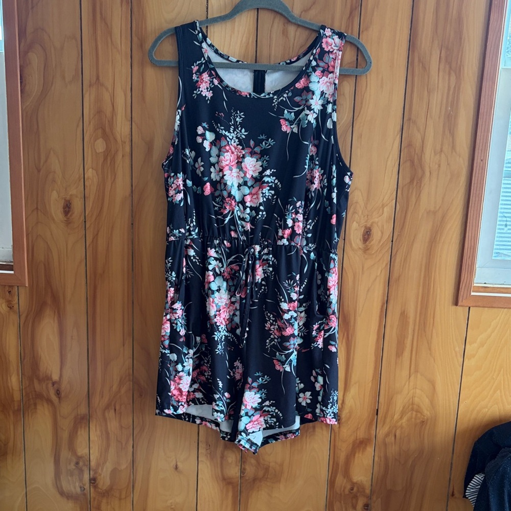 SHEIN Black Floral Sleeveless Romper